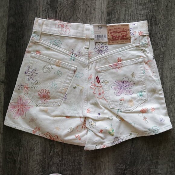 NWT Levi's High Rise Relaxed Mom Cream Denim Jean Shorts Space Doodle - Picture 6 of 16